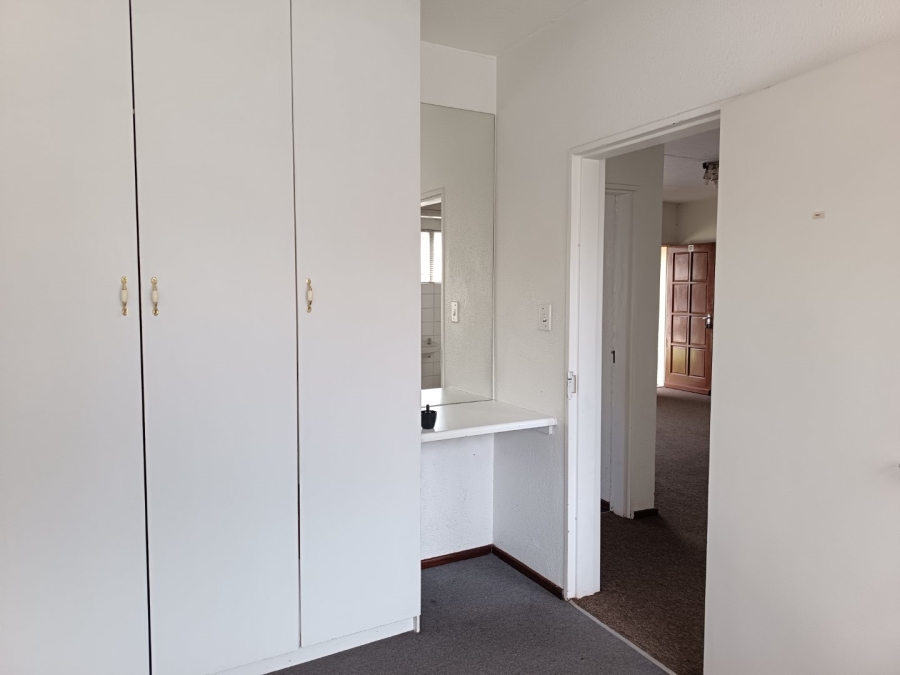 To Let 2 Bedroom Property for Rent in Kannoniers Park North West